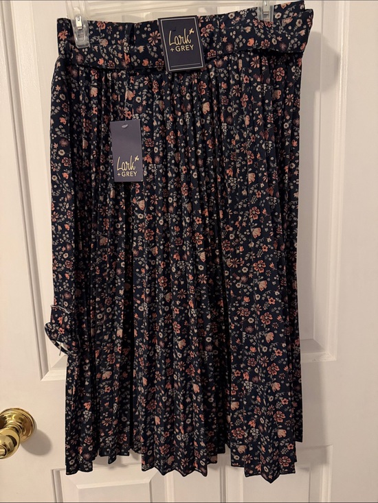 Lark + Grey Dresses & Skirts - NWT- Lark + Grey Navy Floral Pleated Midi Skirt